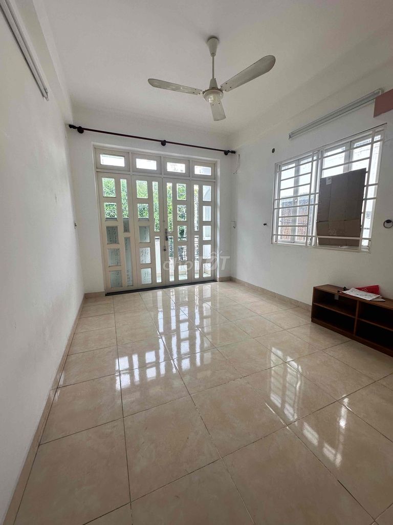 Rent the h8 m Khu Bàu Cát (1903) 14 tb. area: 4 meters x 21 meters 2 floors cost 15 million