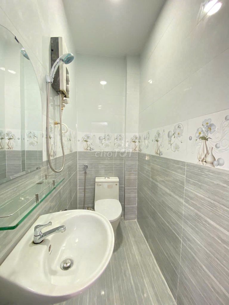 It's the owner who rents the original house - Trần Phú, District 5