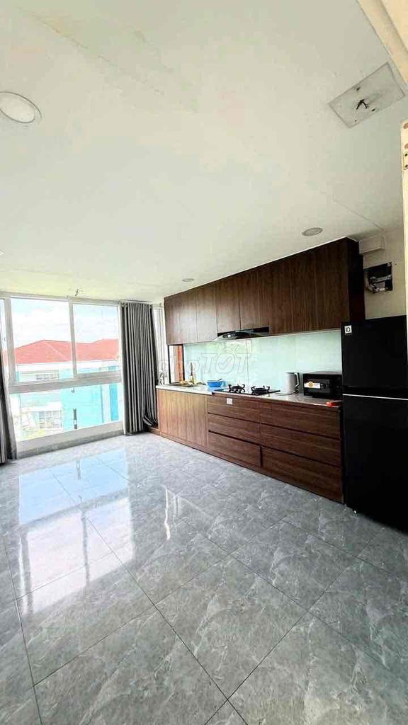 Rent a new store 4th floor 7 bedroom 7 toilets
