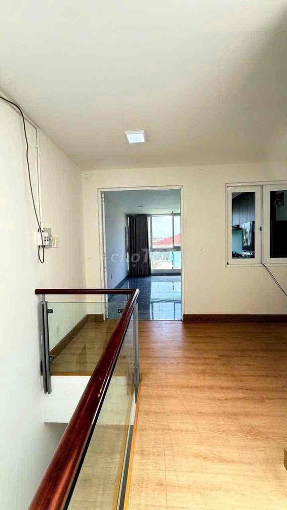 Rent a new store 4th floor 7 bedroom 7 toilets