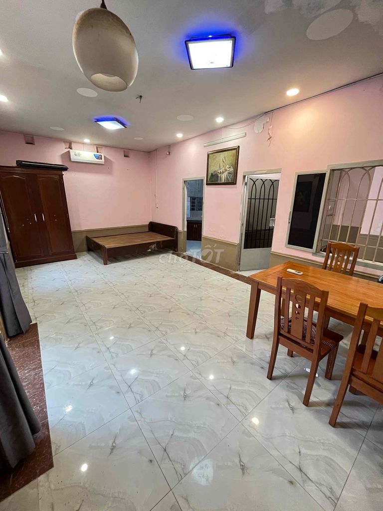 renting a large cash house