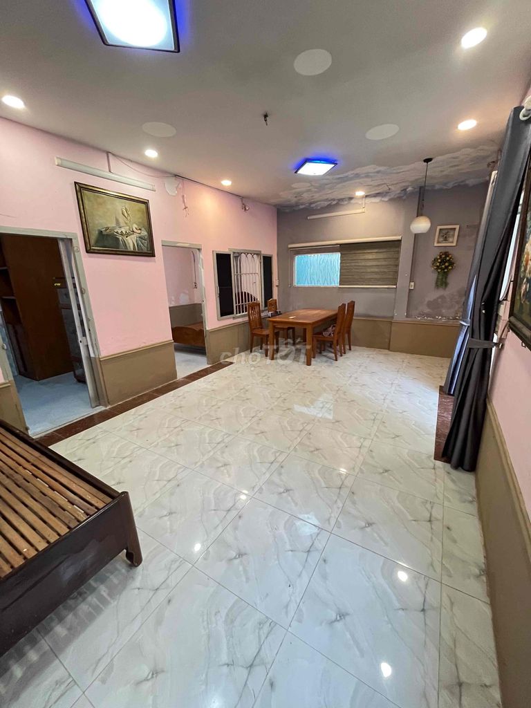renting a large cash house