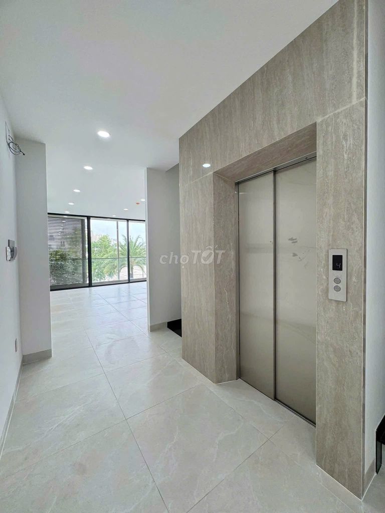 Rent the entire soho street house full office furniture from 4 million-40 million.