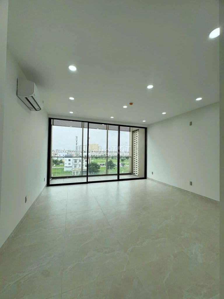 Rent the entire soho street house full office furniture from 4 million-40 million.