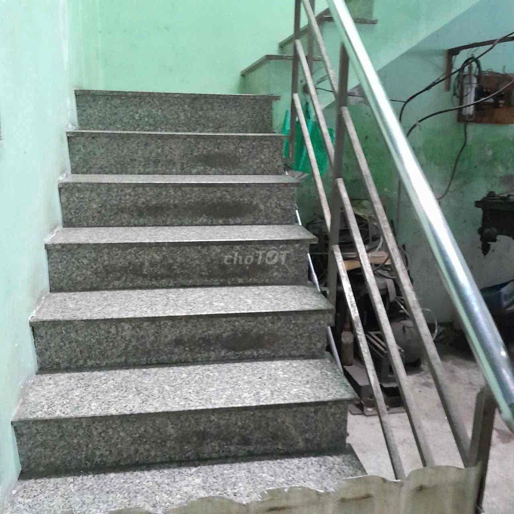A factory or a lease for business, nice house, big house.