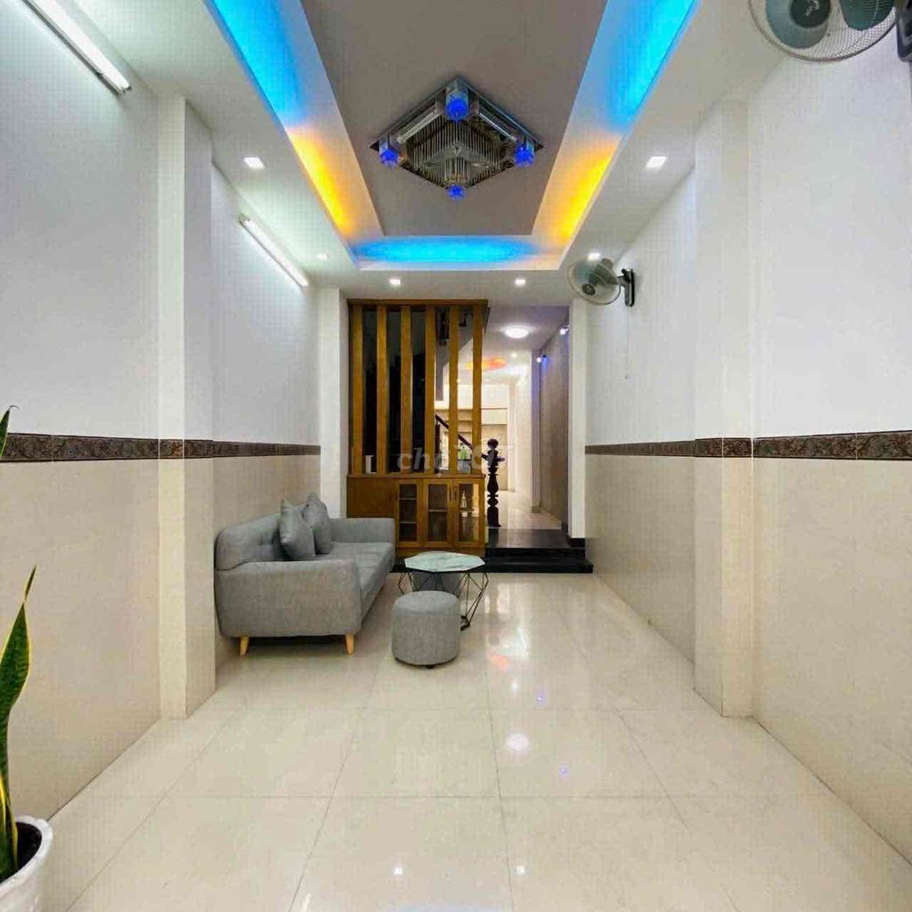 Rent a three-story set of four bedrooms, Phạm Văn Chiêu.11 million.