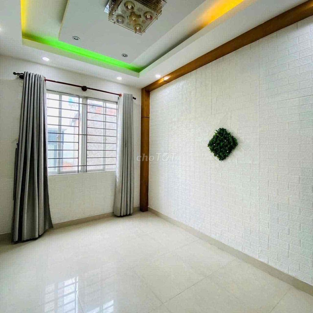 Rent a three-story set of four bedrooms, Phạm Văn Chiêu.11 million.