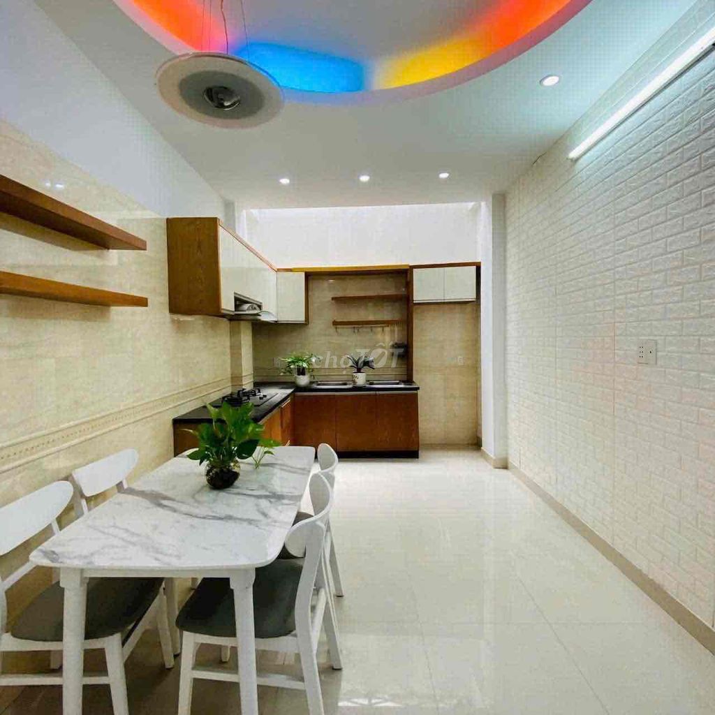Rent a three-story set of four bedrooms, Phạm Văn Chiêu.11 million.