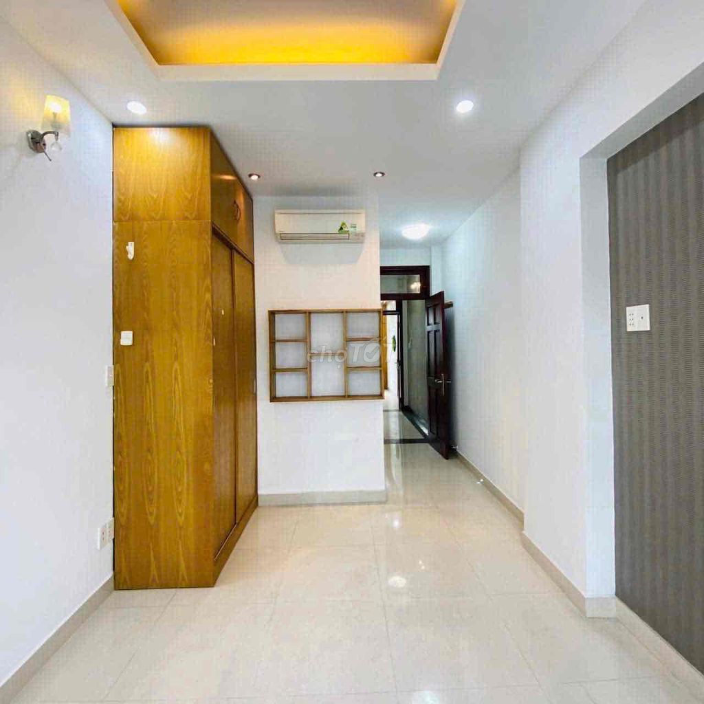 Rent a three-story set of four bedrooms, Phạm Văn Chiêu.11 million.