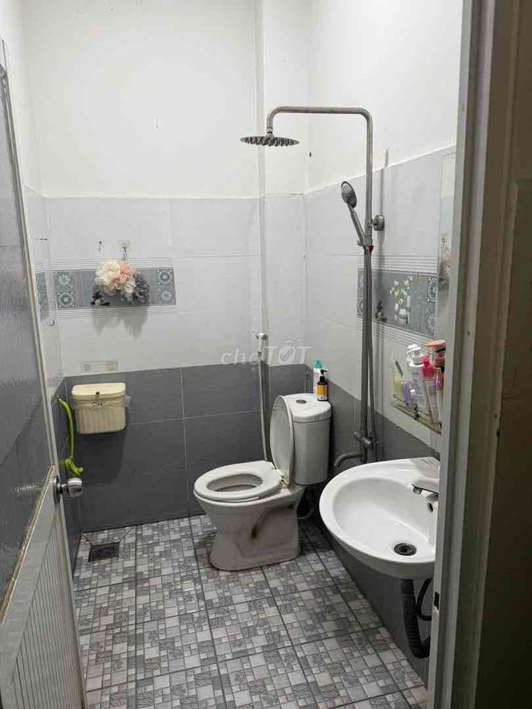 Level 4 has 2.5 x16 m car big load into the door, 2 p sleep 1 tolet