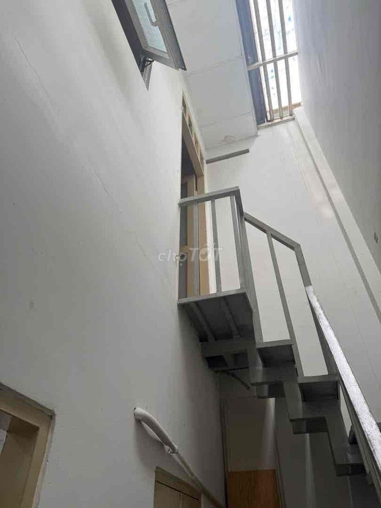 Level 4 has 2.5 x16 m car big load into the door, 2 p sleep 1 tolet