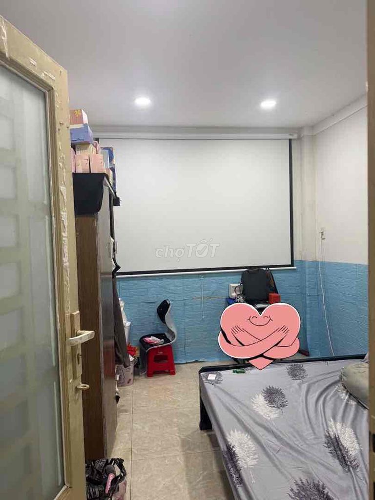 Level 4 has 2.5 x16 m car big load into the door, 2 p sleep 1 tolet