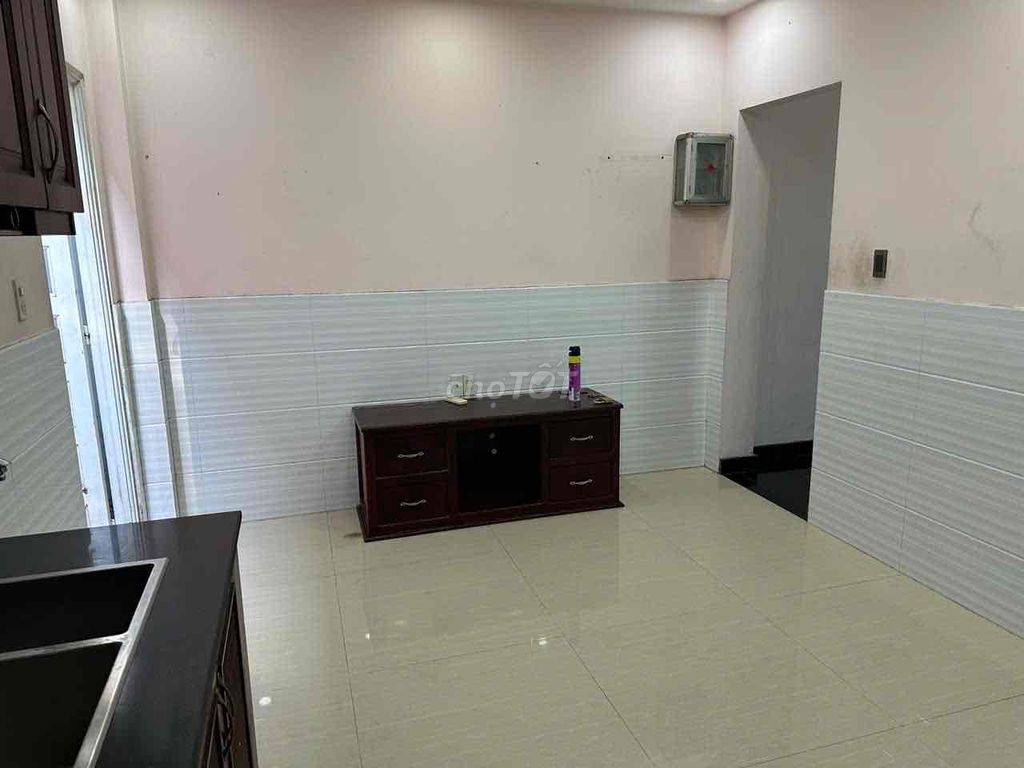 Rent 5-15 meters of compoud, 2nd floor 12 million a month.