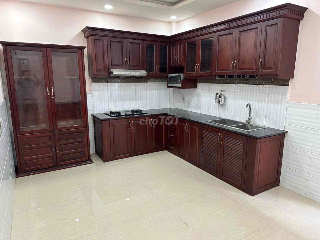 Rent 5-15 meters of compoud, 2nd floor 12 million a month.