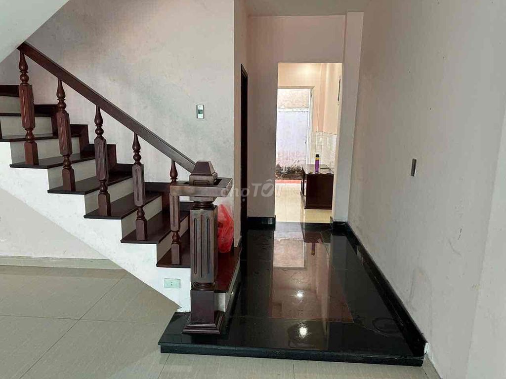 Rent 5-15 meters of compoud, 2nd floor 12 million a month.