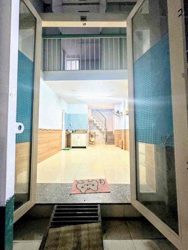 Vp Nguyễn Văn Công.650 million 3rd floor bedrooms, they're down to two floors of two bedrooms.