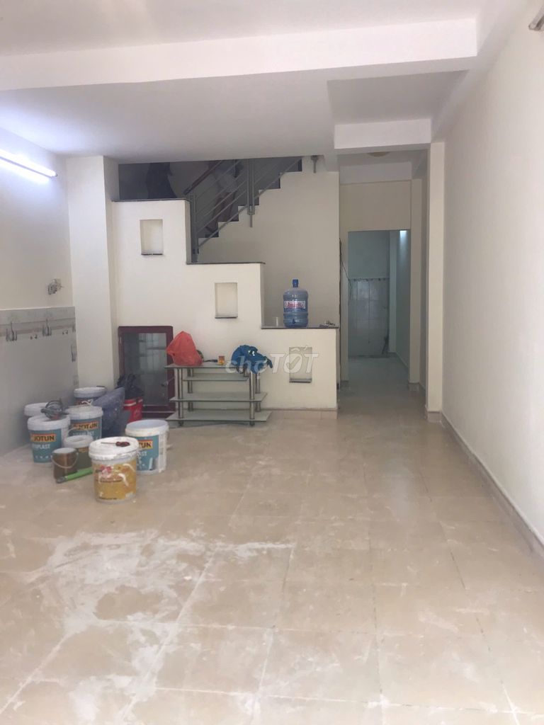 Nice house! 6 meters of oil, 4 x 15 meters, 4 plates, 4 bedrooms, 5 toilets