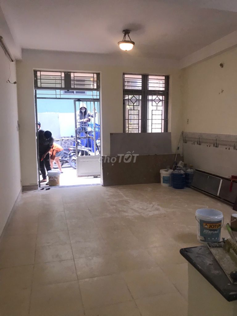 Nice house! 6 meters of oil, 4 x 15 meters, 4 plates, 4 bedrooms, 5 toilets
