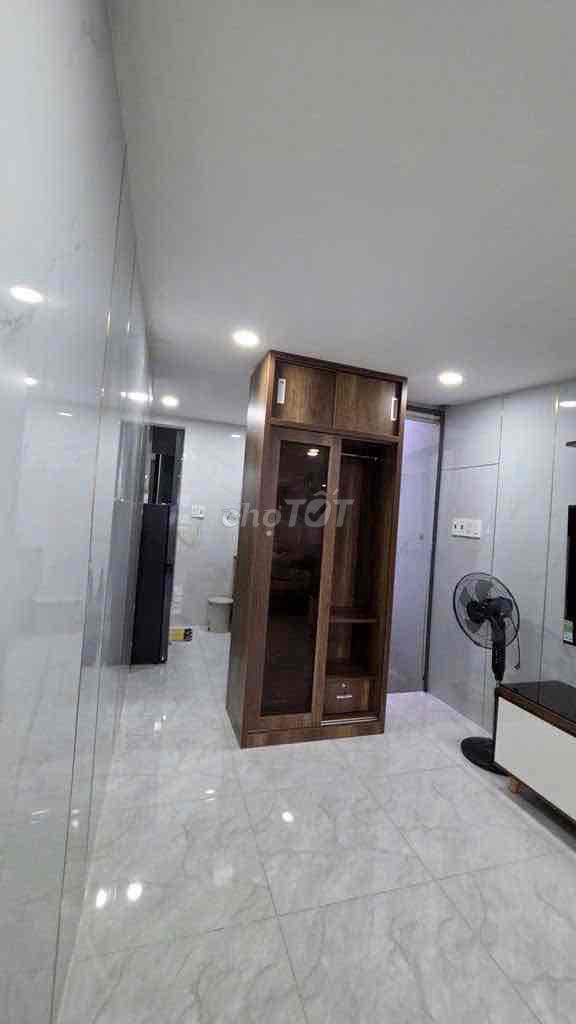3 floors to Nguyễn Thị Minh Khai secure District 3.