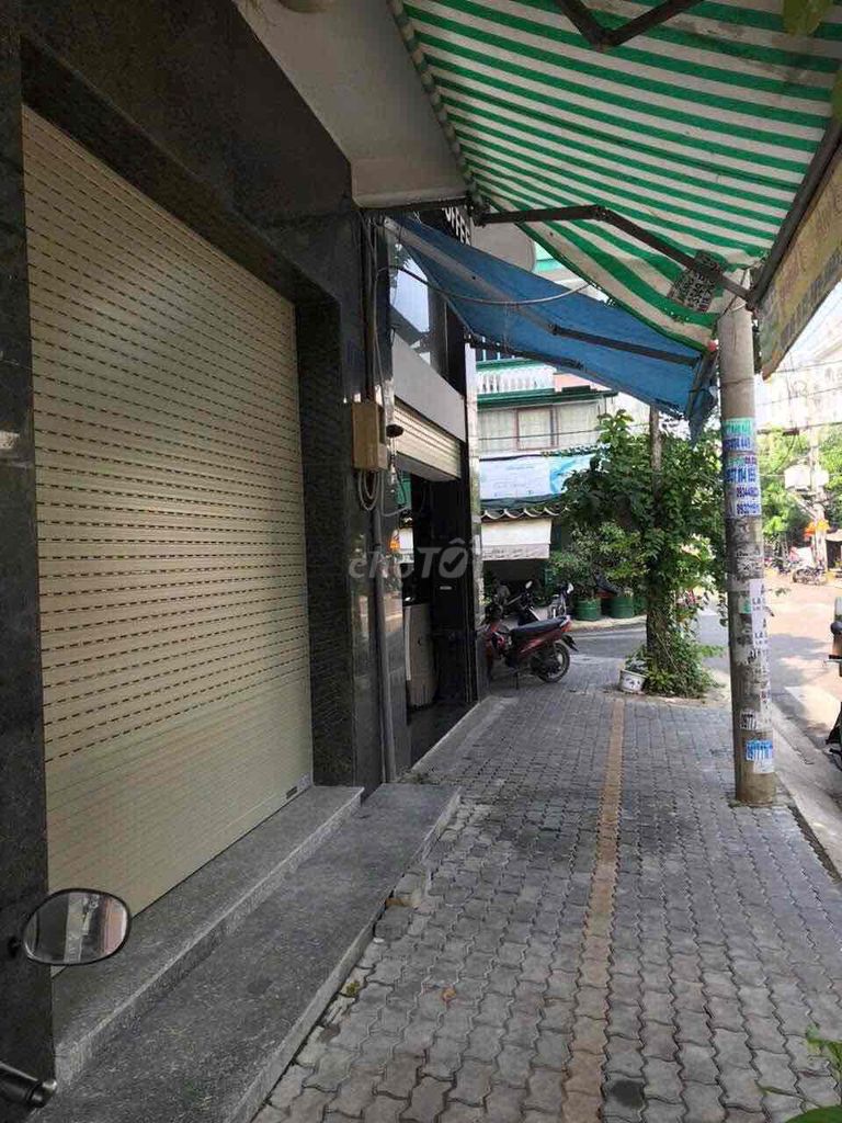 HO rents a house for the new art market