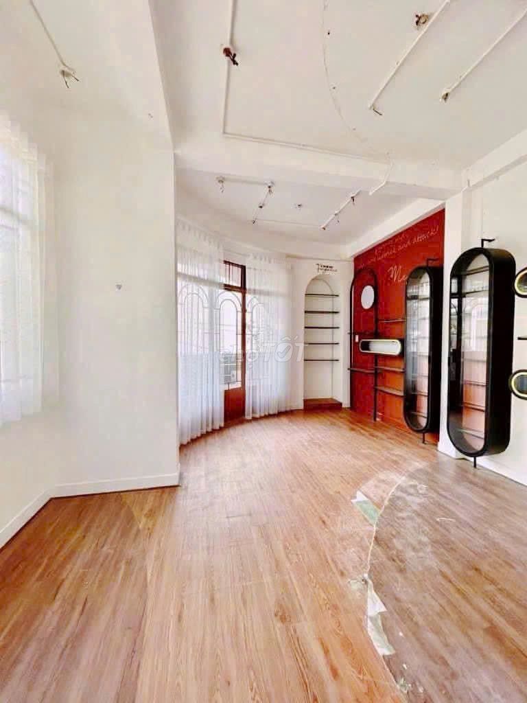 Rent hxt 411-1 Lê Văn Sỹ, District 3 - 2th floor, st, 30 million