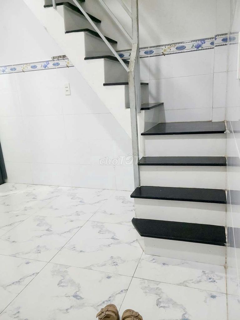Rent 3 floors of the fountain, 3 bedrooms,Âu Cơ Tân Phú, 5.5 million.