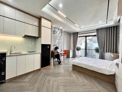 Rent right here at the balcony studio 36 m2 at Hoàng Hoa Thám near the market.