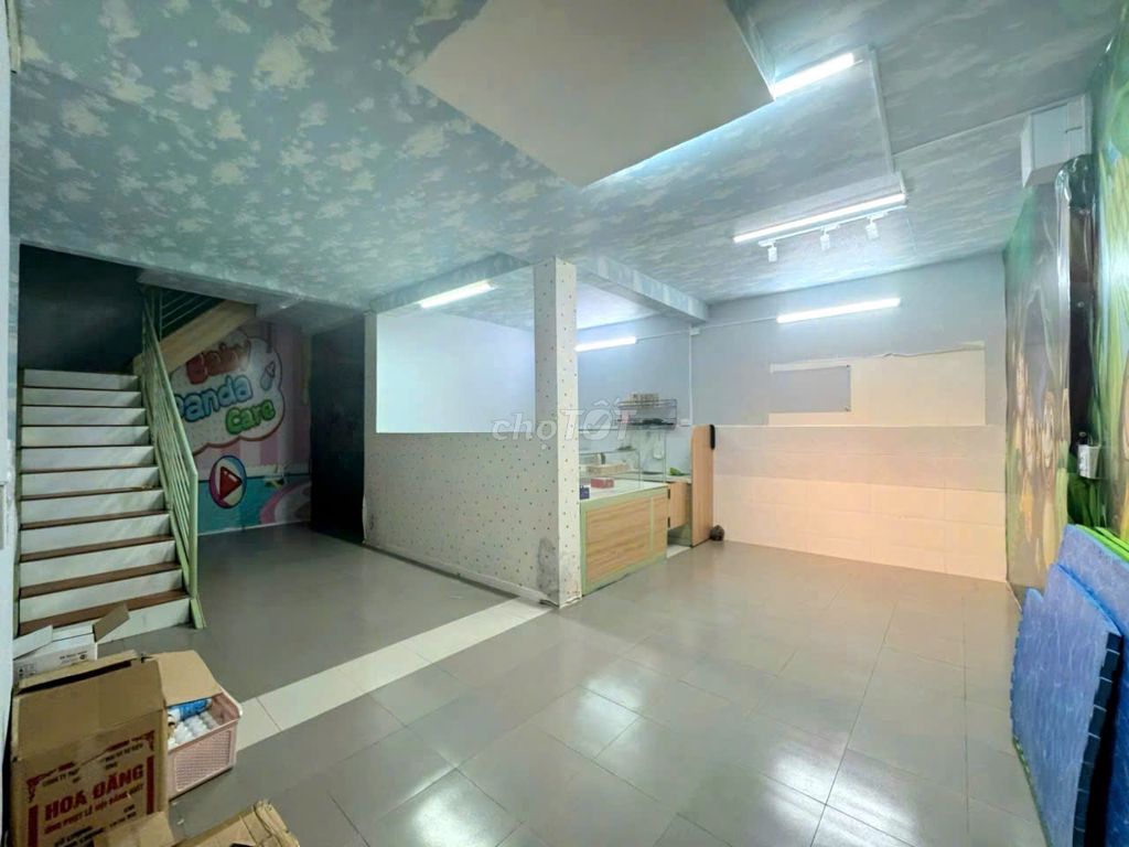Need to rent a cash house at 7 m. 266 A Đồng Đen-7.QTân Bình.