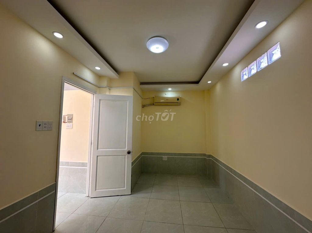 To rent 14899 Bùi Viện, District 1-- 3 floors, 4 rooms, 34 million.