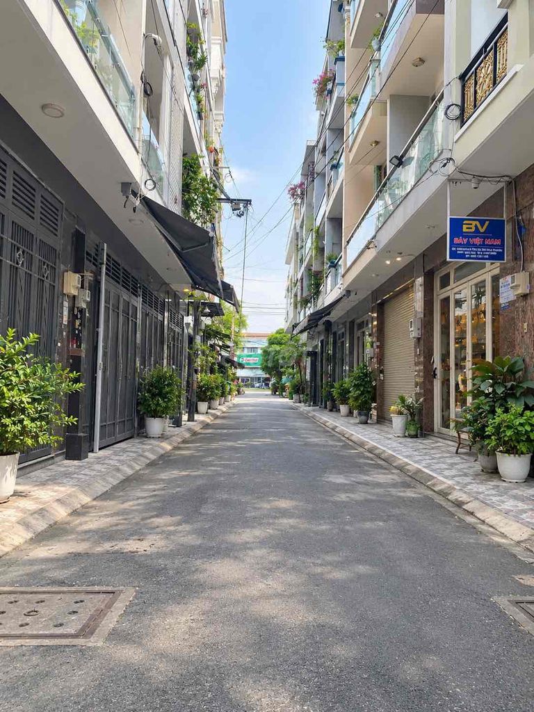 3th floor root - 5 bedroom - 5 toilets, Tân Kỳ Tân Quý, 6 meters, aeon tp