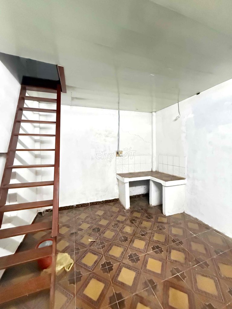 Rent an alley house. 4x25. You can do the factory or stay.
