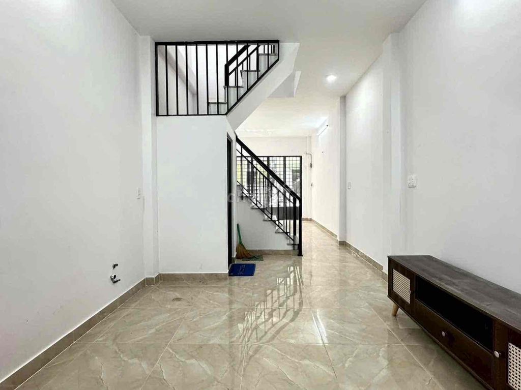 New house-- pxl, fine bid Kv, 1 MM 2th floor, 4 P. Sleep 3 toilets and KAOS Ok