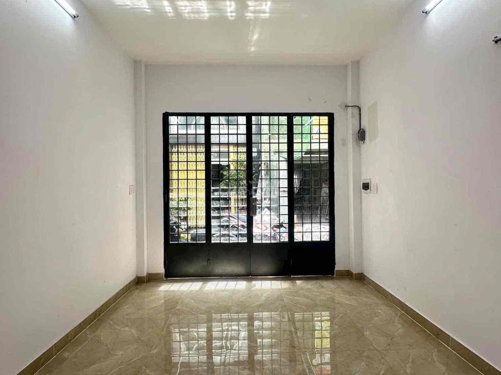 New house-- pxl, fine bid Kv, 1 MM 2th floor, 4 P. Sleep 3 toilets and KAOS Ok