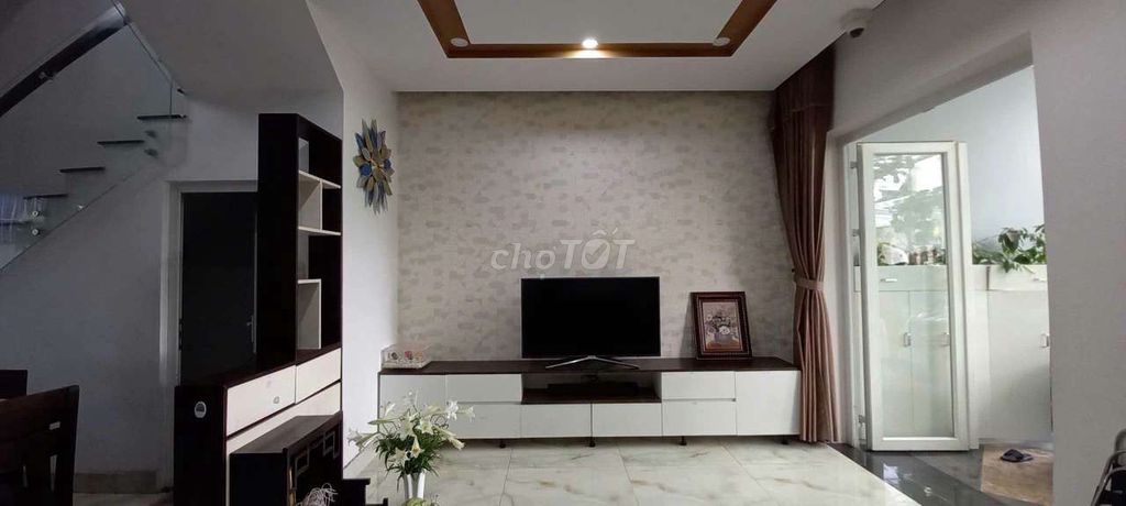 Mega Village.Q.N. 9 for rent, 75 meters, 3 bedrooms, basic interior.