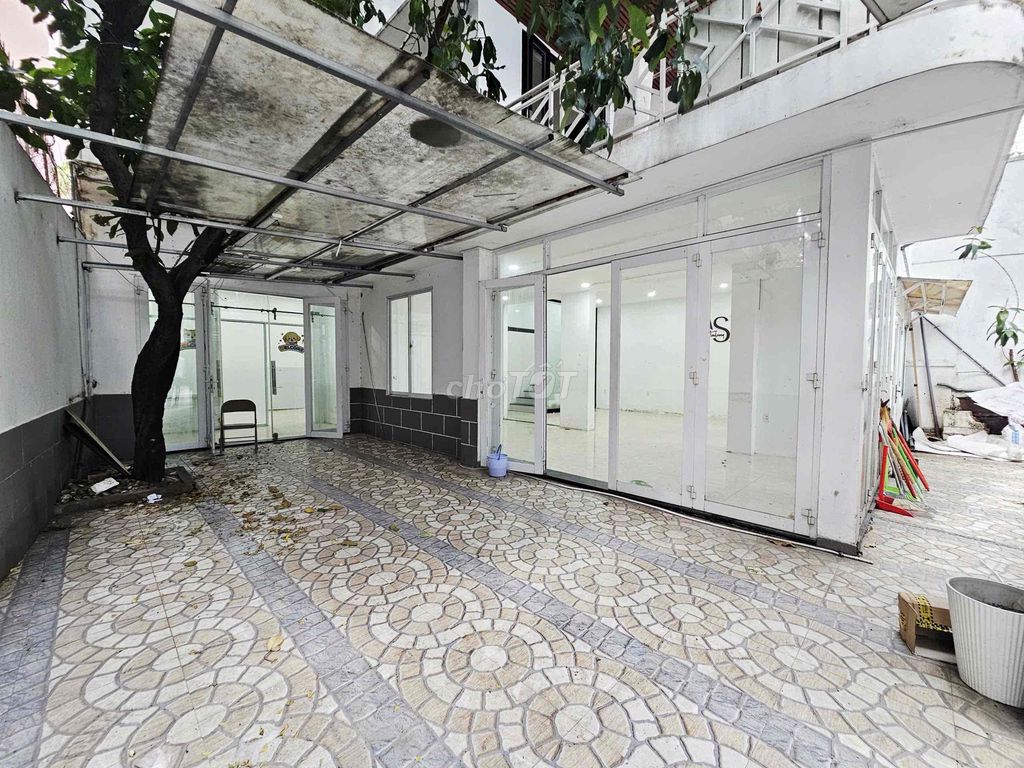It's the owner of the 12 x 15 M villa, Nguyễn Văn Trỗi, Tân Bình