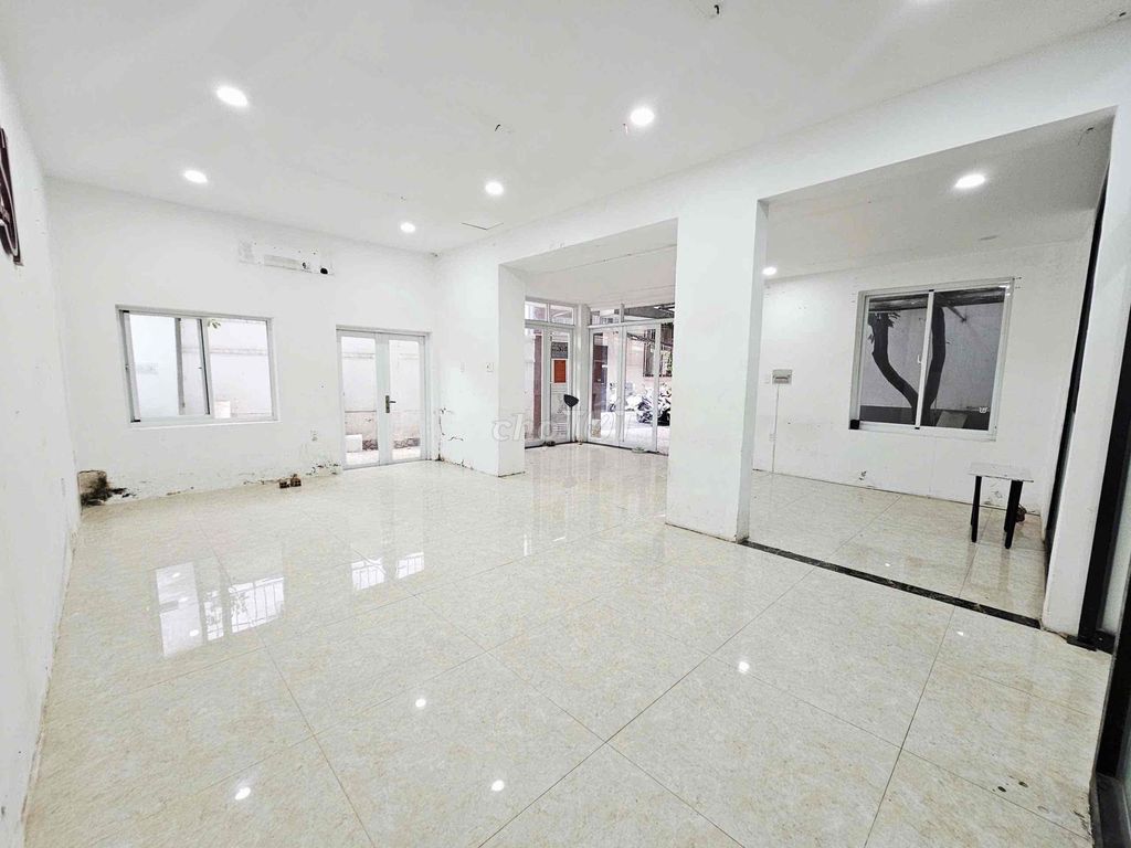 It's the owner of the 12 x 15 M villa, Nguyễn Văn Trỗi, Tân Bình