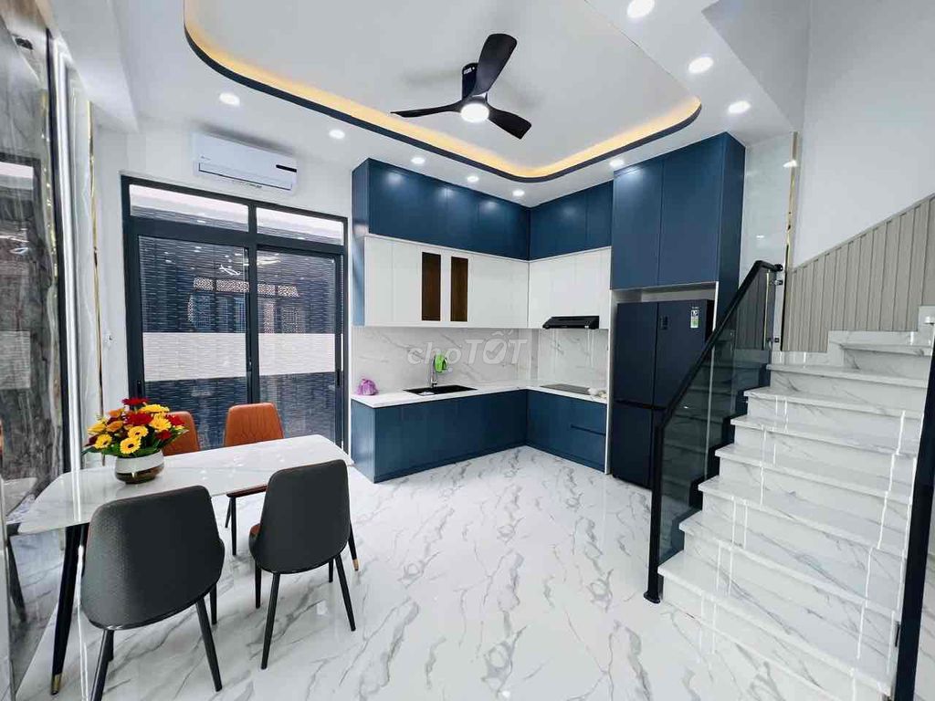 Hire the Grand Central Park Autoway, Full Seven, Mount Chun Bridge