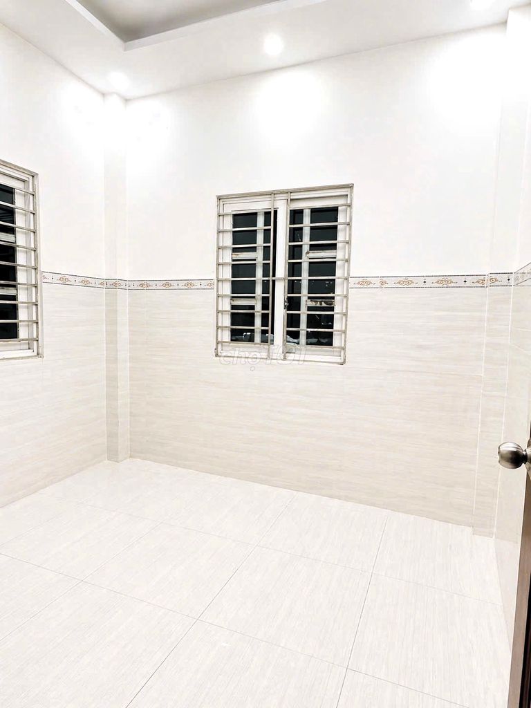 Rent four bedrooms near Linh Tây Fields.