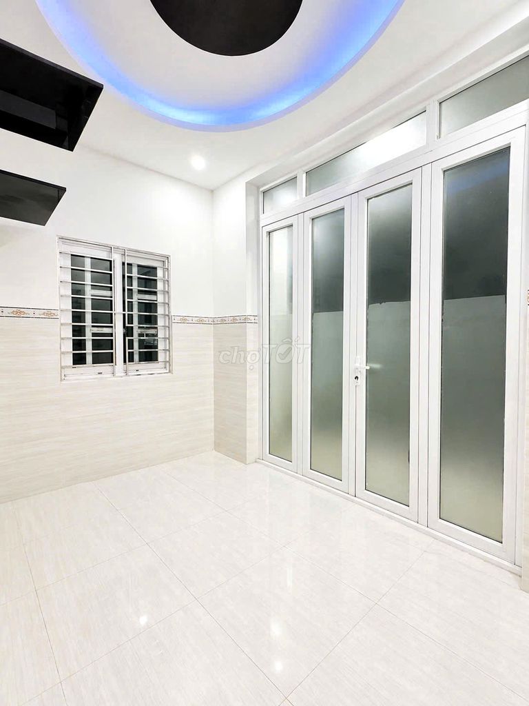 Rent four bedrooms near Linh Tây Fields.