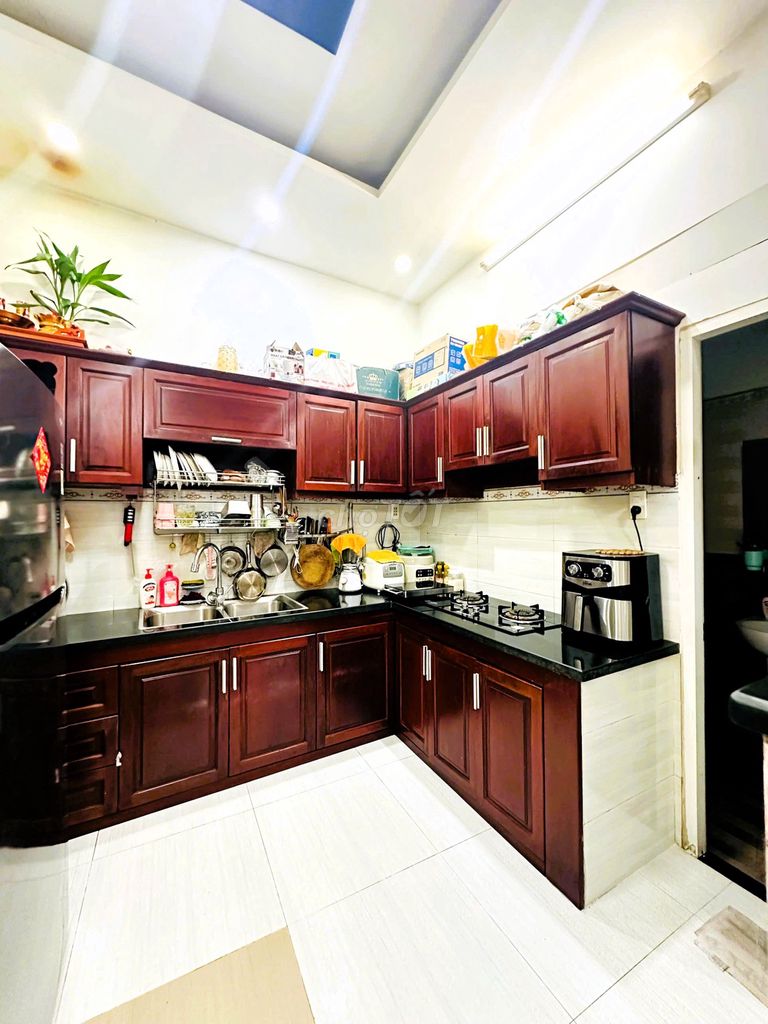 Rent four bedrooms near Linh Tây Fields.