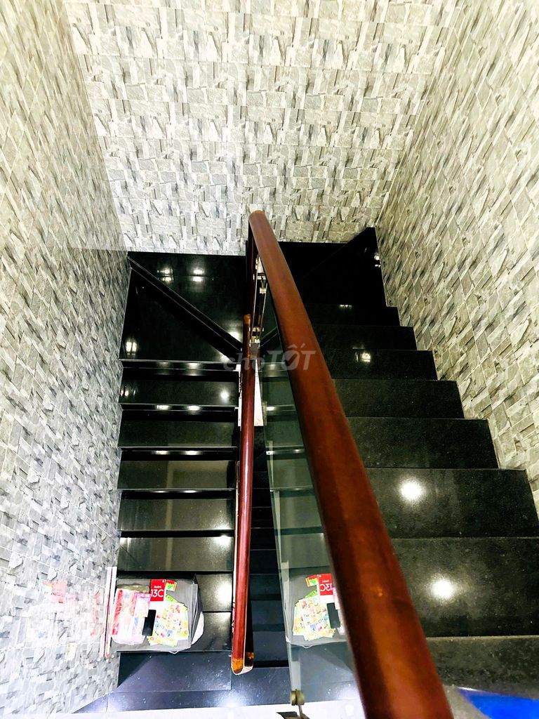 Rent four bedrooms near Linh Tây Fields.