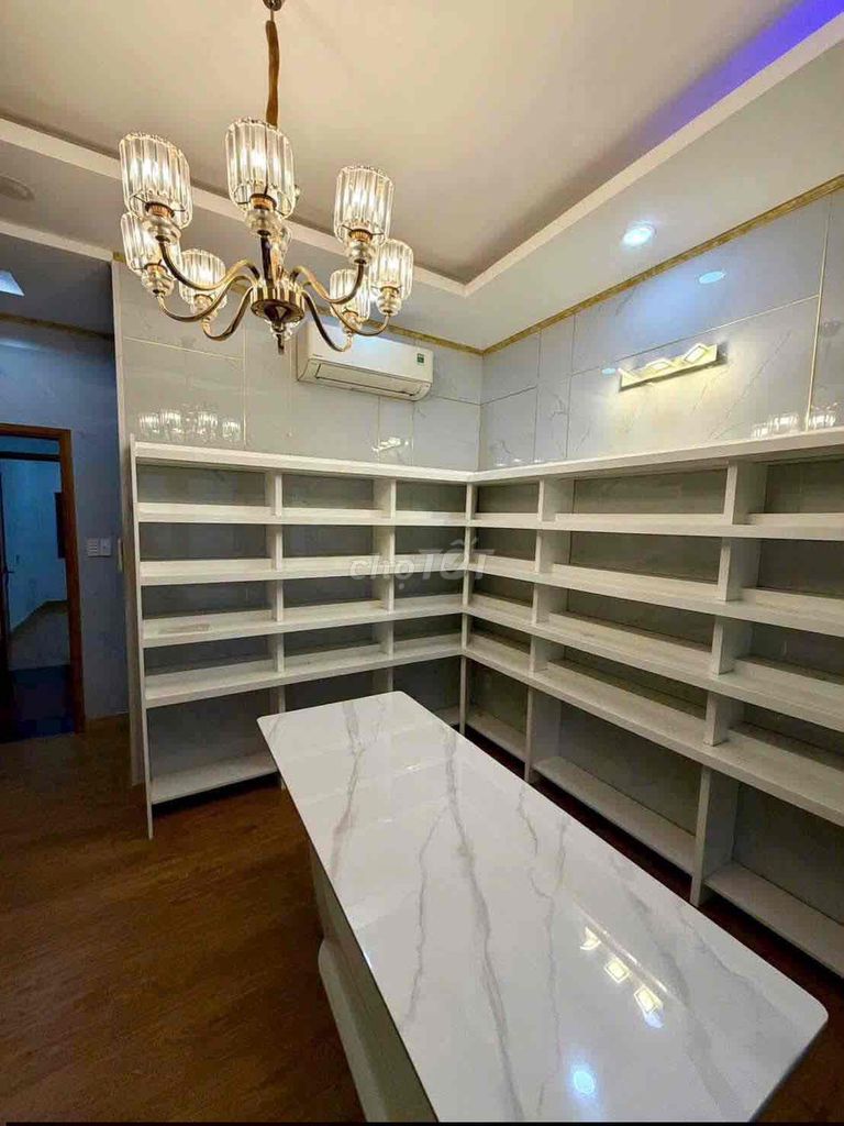 The house has five bedrooms per hg with a block of 15 million.