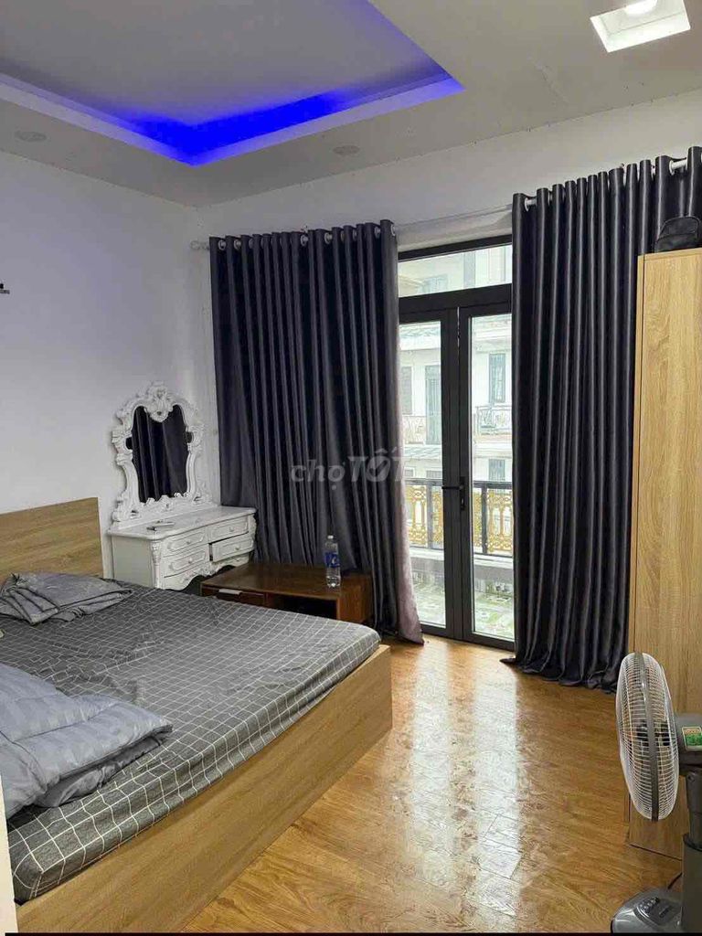 The house has five bedrooms per hg with a block of 15 million.