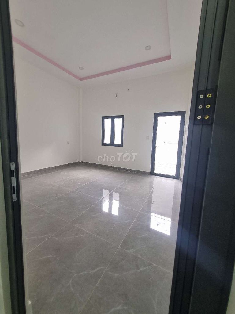 Rent 1. Bà Điểm area 4.4 x23-1 upstairs -3 bedroom -2 toilets, road traffic