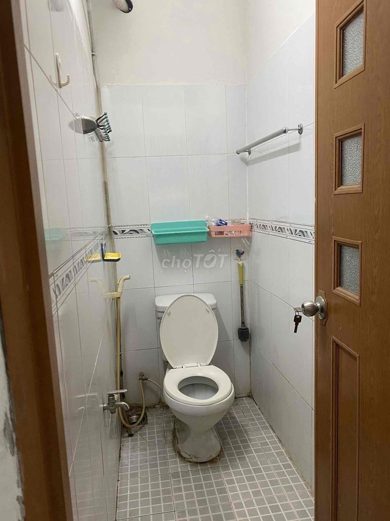 Rent a level 4, baseline, right in District 3, near Saigon.