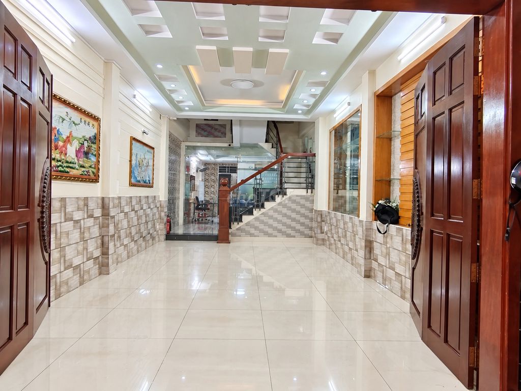 Home near Lotte Cộng Hoà was just sitting in and office 5.3 x20 5 floors 500 m2 8 p.