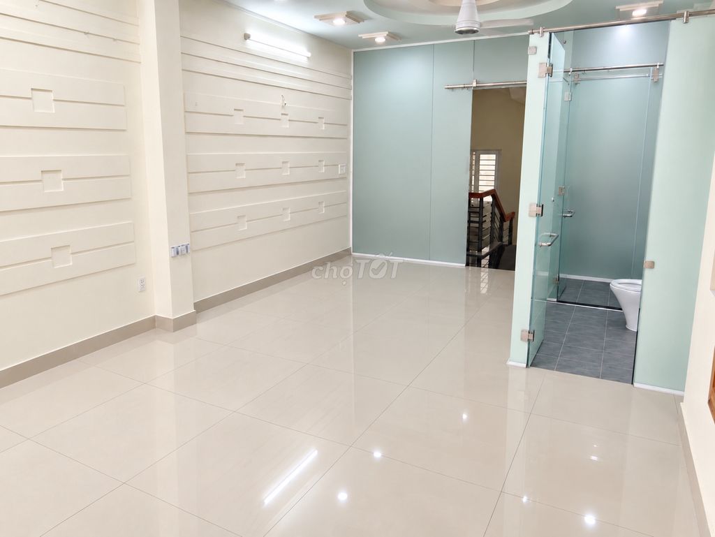 Home near Lotte Cộng Hoà was just sitting in and office 5.3 x20 5 floors 500 m2 8 p.
