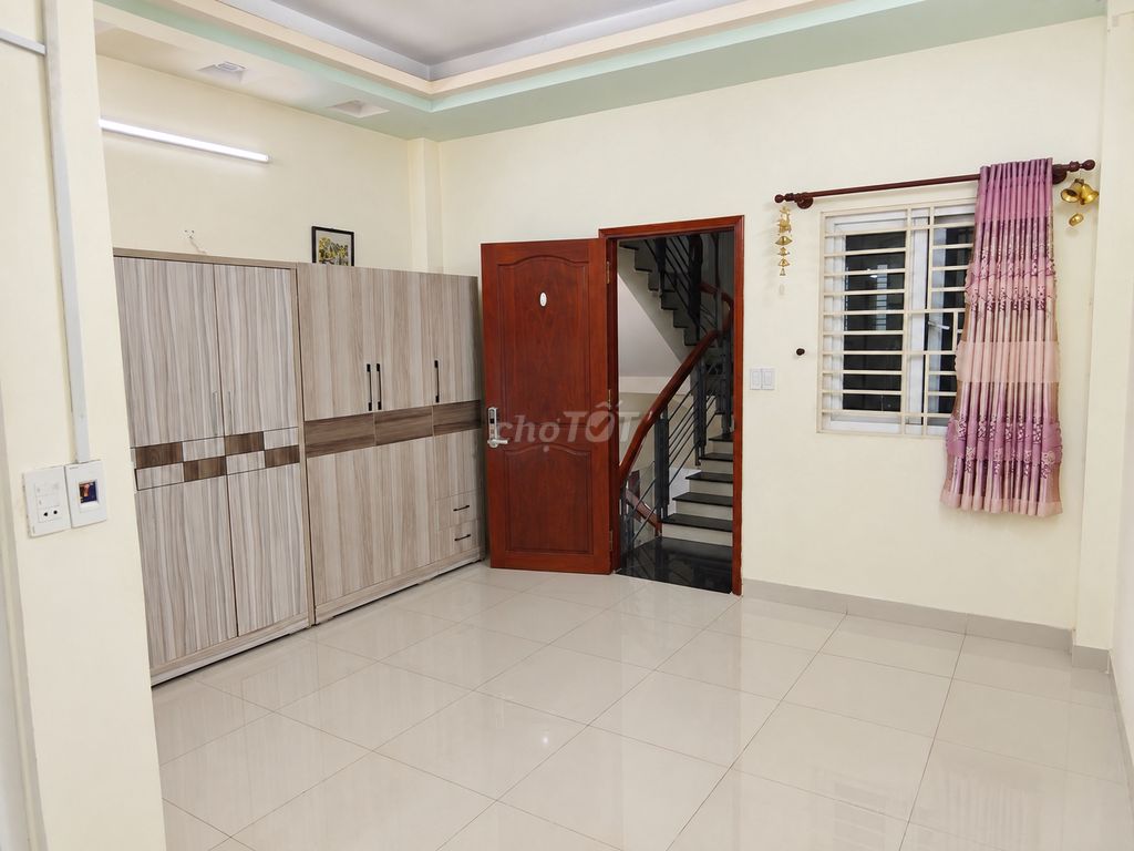 Home near Lotte Cộng Hoà was just sitting in and office 5.3 x20 5 floors 500 m2 8 p.