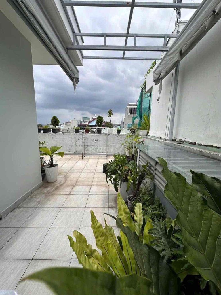 Rent the entire apartment. 1 st floor. 3 bedrooms, 2 toilets.