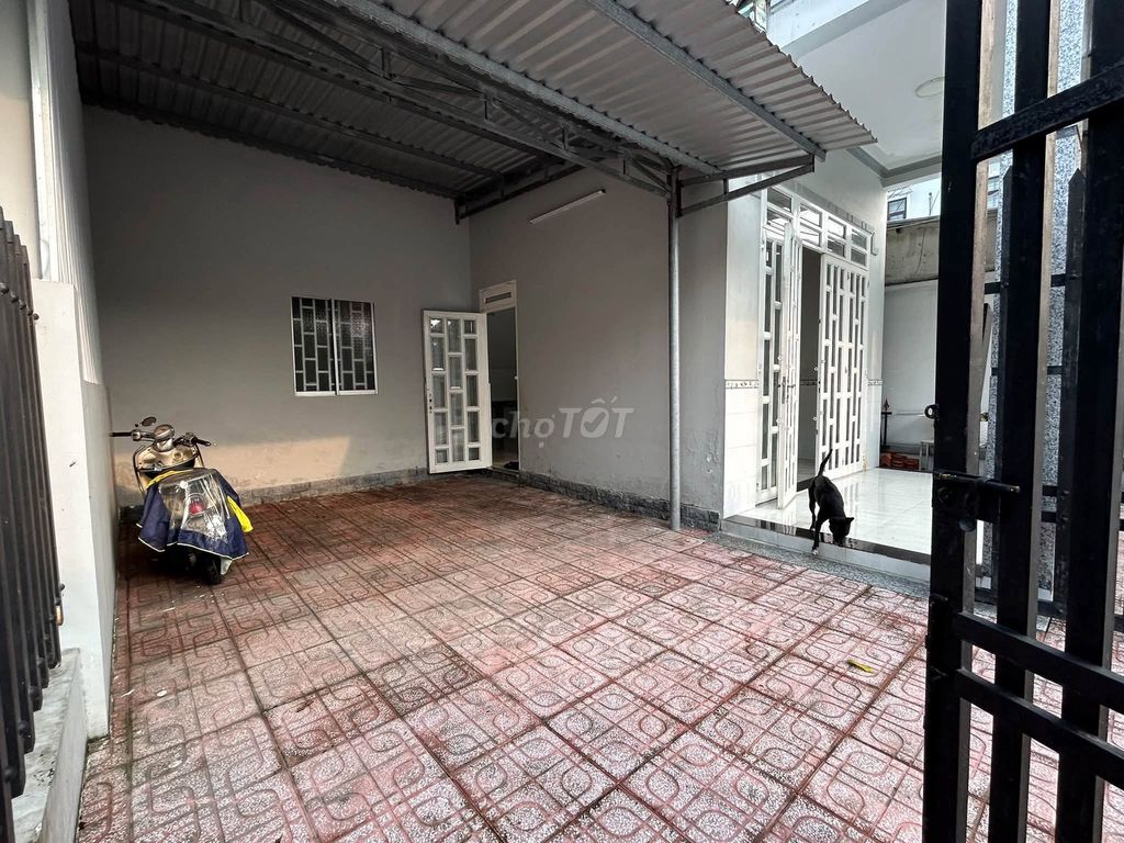 Rent the entire roof, alley, 4.5 million.